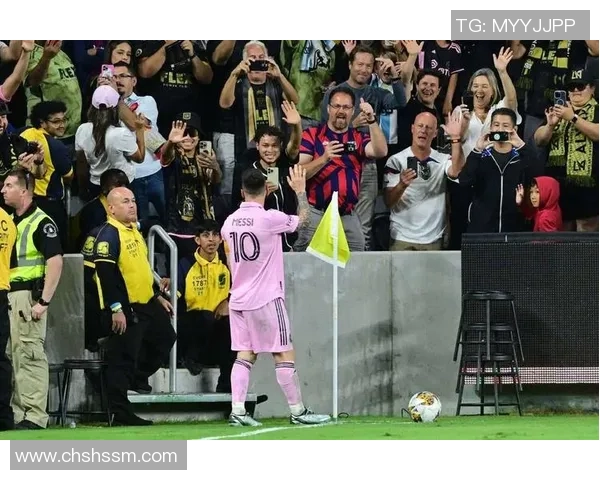 足球与篮球双雄争霸球场:从梅西到詹姆斯的传奇之路 足球与篮球双雄争霸球场:从梅西到詹姆斯的传奇之路